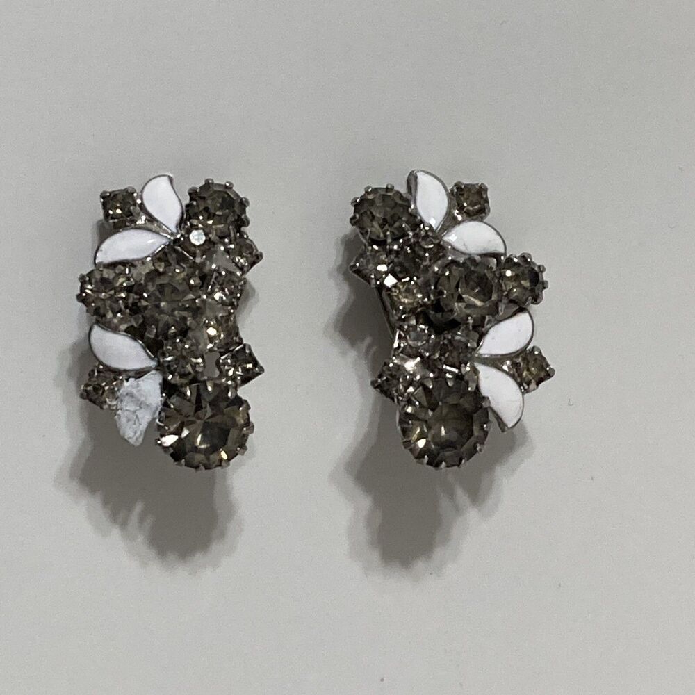 Vintage Weiss Clip On Earrings Gray Rhinestone Crystal White Enamel Silver Tone